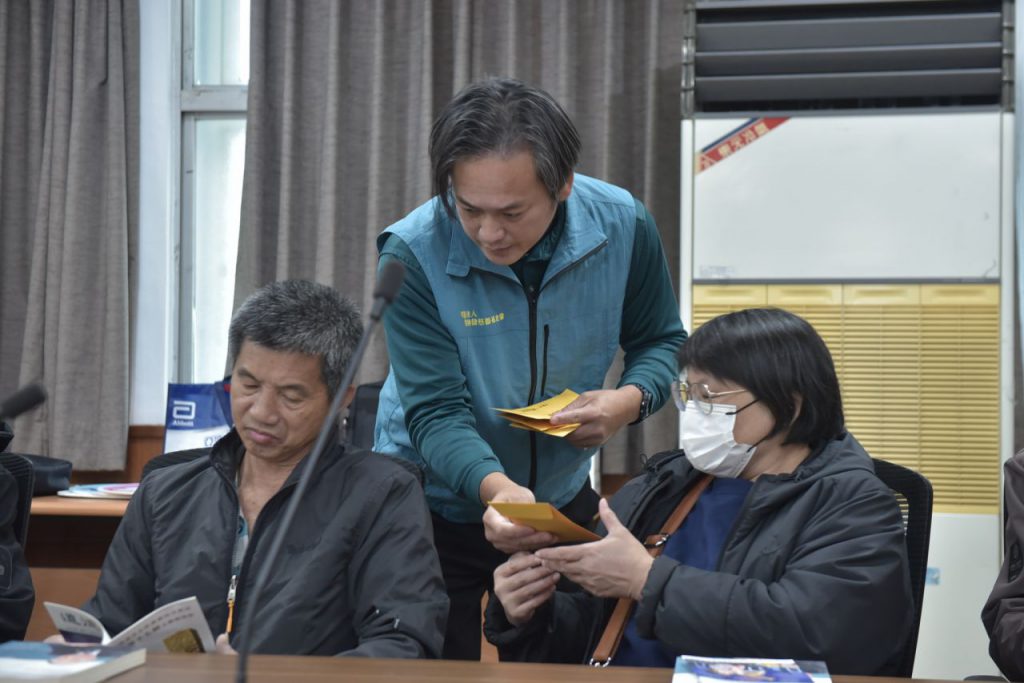 張榮發基金會送暖火災戶　市長魏嘉彥陪同發贈慰問金插图2