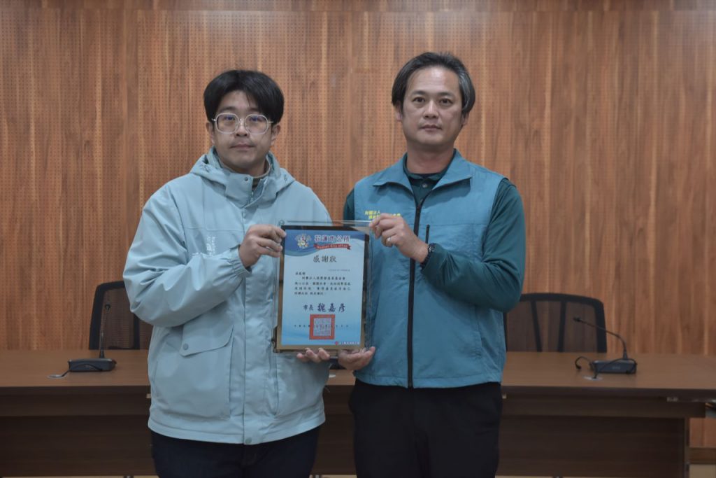 張榮發基金會送暖火災戶　市長魏嘉彥陪同發贈慰問金插图1