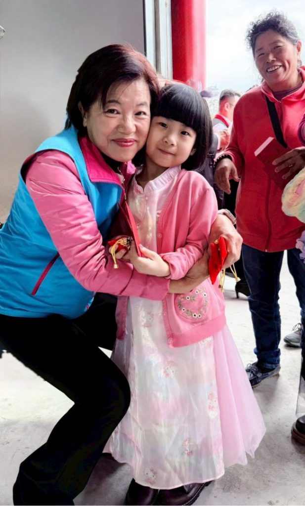 吉安鄉長游淑貞年初一縣內宮廟祈福拜年    發送馬年金幣共祈幸福安康插图