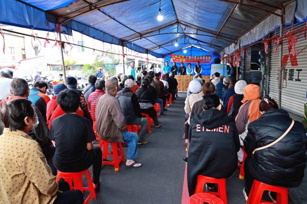 吉安鄉長游淑貞、仁里村長范國昌 鏈結24社企與個人 辦「愛心年菜發放暨寫春聯活動」插图1 吉安鄉長游淑貞、仁里村長范國昌 鏈結24社企與個人 辦「愛心年菜發放暨寫春聯活動」插图1