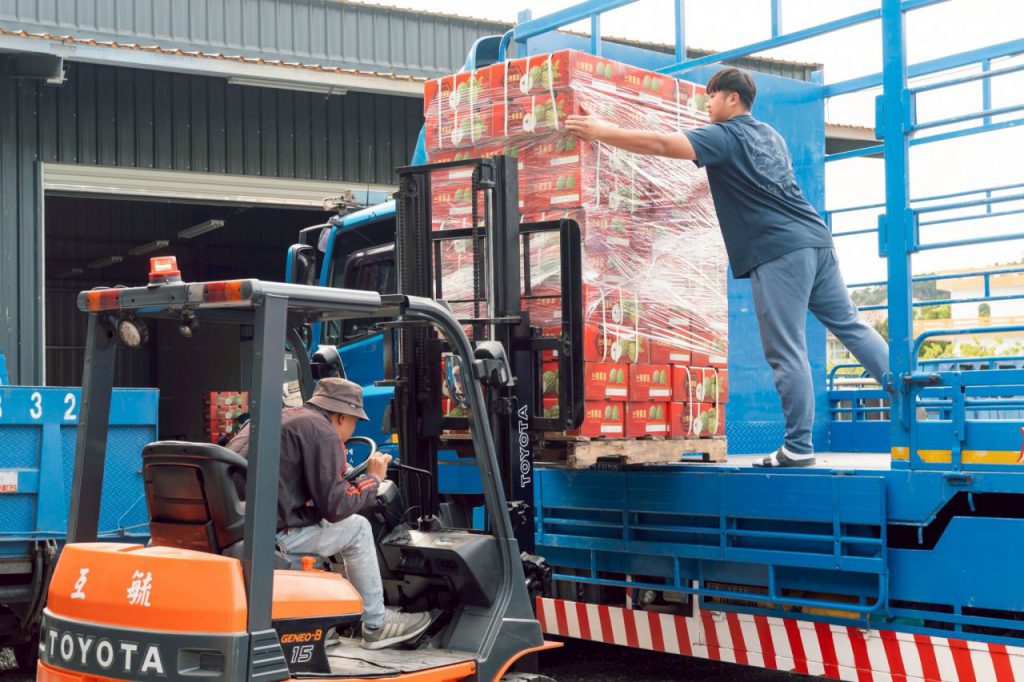 挺臺東鳳梨釋迦    彰化縣政府訂購130箱助農插图1