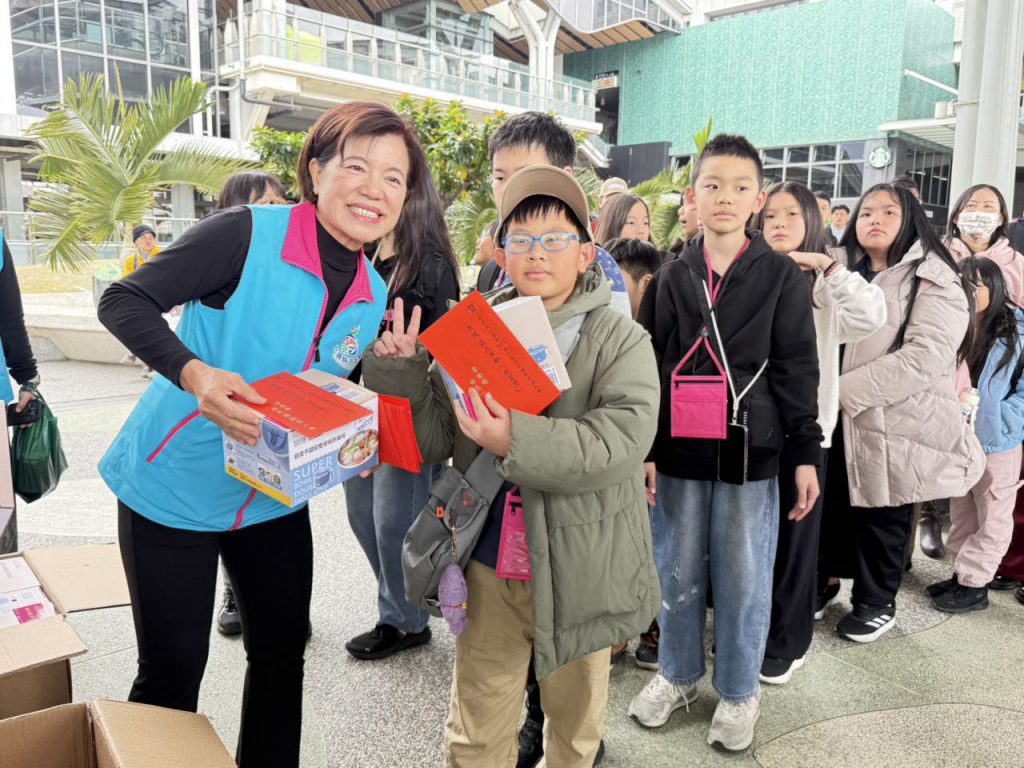 獲大阪國際賽金賞獎    鄉長游淑貞車站喜迎中正國小直笛隊插图5