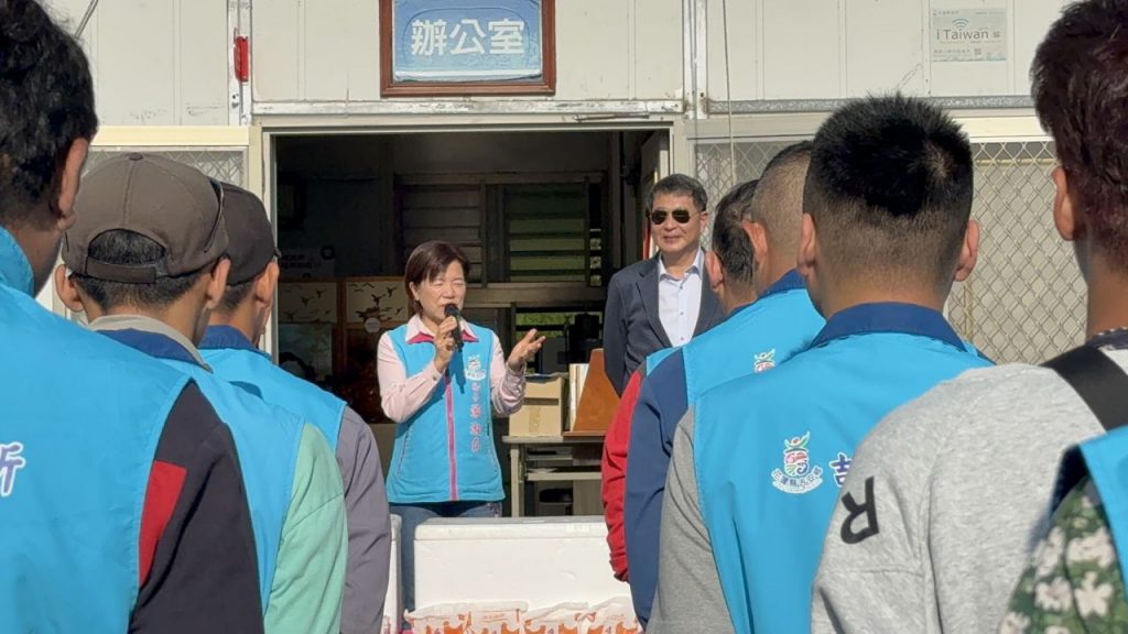 吉安鄉清潔隊初四開工    鄉長游淑貞偕麥當勞董事長慰勞贈開工紅包插图