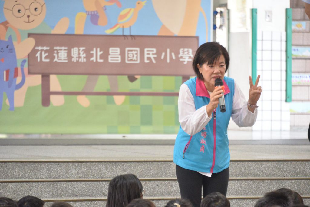 吉安鄉長游淑貞北昌國小發放兒童節助學金 祝褔孩子們兒童節快樂插图1 吉安鄉長游淑貞北昌國小發放兒童節助學金 祝褔孩子們兒童節快樂插图1