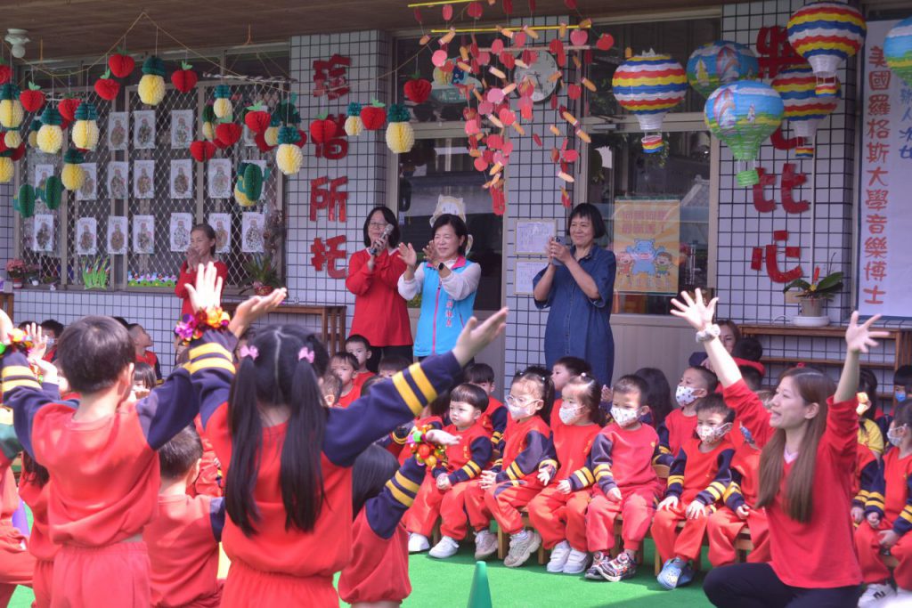 鄉長阿姨游淑貞 與幼童歡慶兒童節 歡樂氛圍充滿校園插图5 鄉長阿姨游淑貞 與幼童歡慶兒童節 歡樂氛圍充滿校園插图5