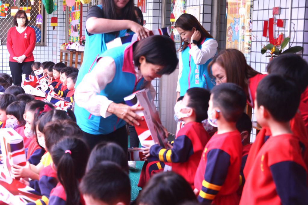 鄉長阿姨游淑貞 與幼童歡慶兒童節 歡樂氛圍充滿校園插图3 鄉長阿姨游淑貞 與幼童歡慶兒童節 歡樂氛圍充滿校園插图3