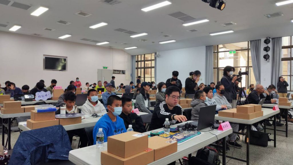 臺東縣政府科技教育扎根海岸線    攜手高雄扶輪社推動STEAM智創機器人計畫插图1