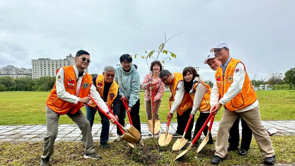 國際獅子會三度捐贈花旗木    助花蓮市打造「櫻木花道」插图1