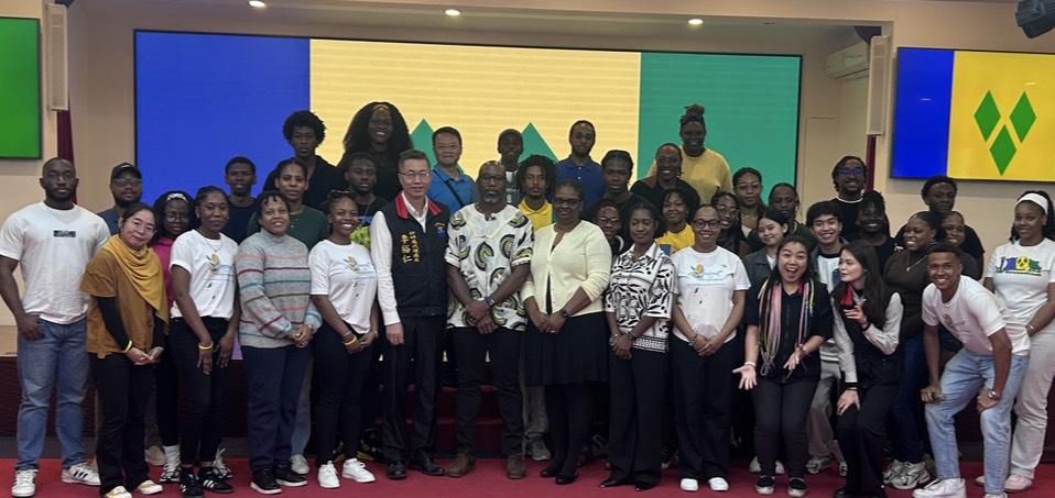 花蓮縣政府協助友邦聖文森及格瑞那丁    辦理國家英雄日缩略图