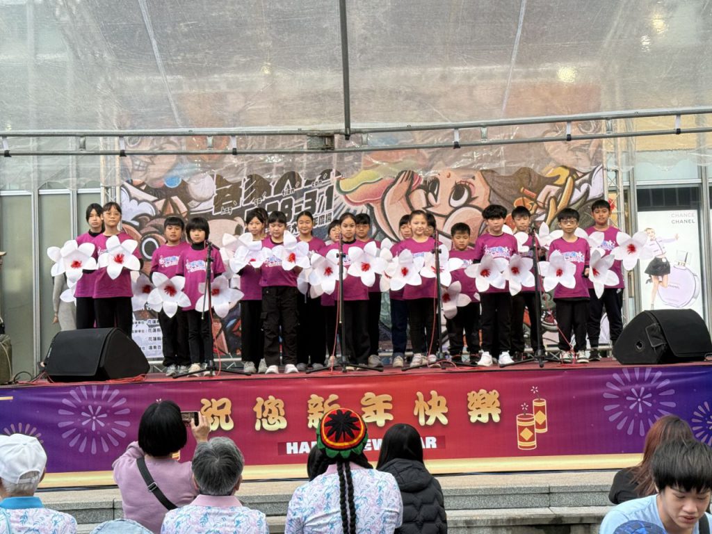 女媧不補天 一起來唱歌 客家愛樂協會嗨翻遠百廣場插图 女媧不補天 一起來唱歌 客家愛樂協會嗨翻遠百廣場插图