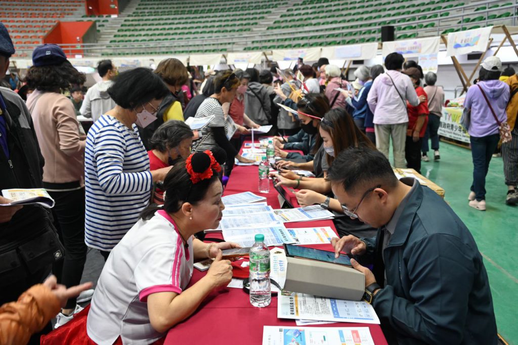 臺東長青大學2.0招生博覽會熱鬧登場 逾120班課程陪長者樂學習插图2 臺東長青大學2.0招生博覽會熱鬧登場 逾120班課程陪長者樂學習插图2