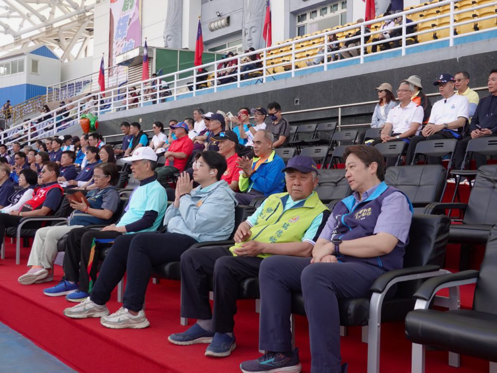 縣府機關所屬運動會    花蓮市公所創意進場展現團隊精神插图1