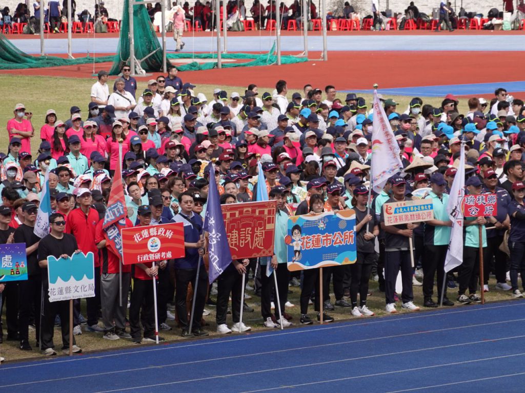 縣府機關所屬運動會    花蓮市公所創意進場展現團隊精神插图