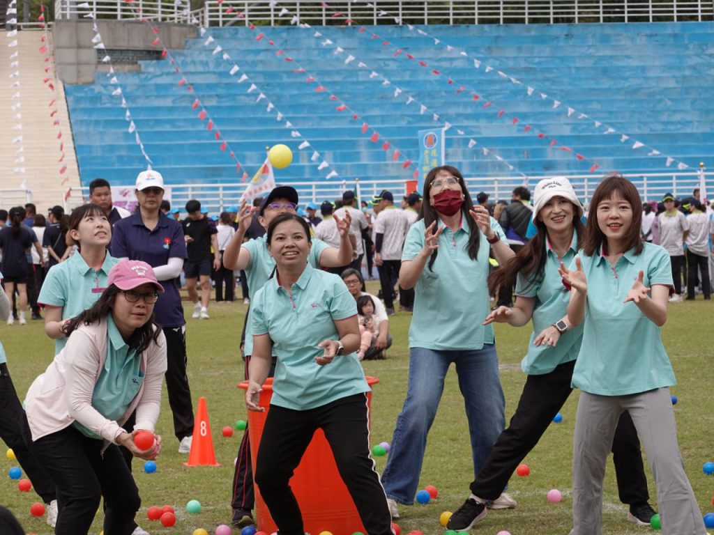 縣府機關所屬運動會    花蓮市公所創意進場展現團隊精神插图3