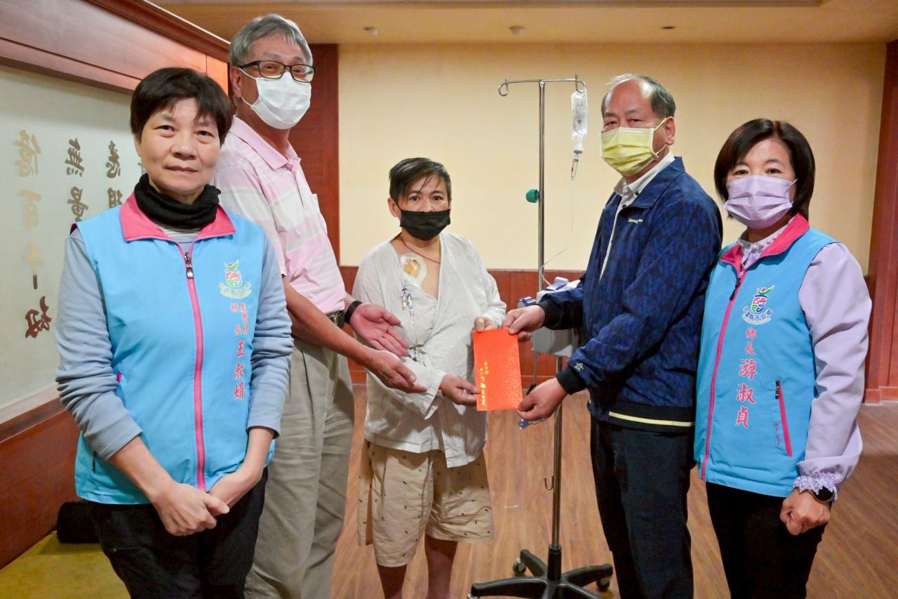 吉安鄉長游淑貞偕企業善心   攜仁愛急難救助金送暖  探視急難個案缩略图