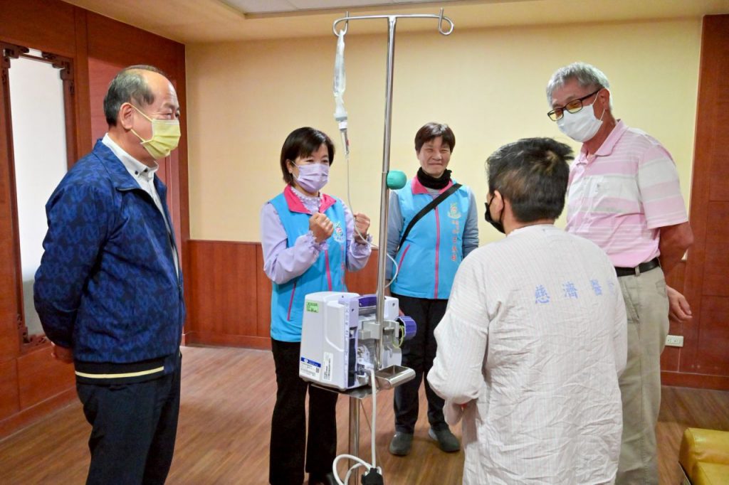 吉安鄉長游淑貞偕企業善心   攜仁愛急難救助金送暖  探視急難個案插图