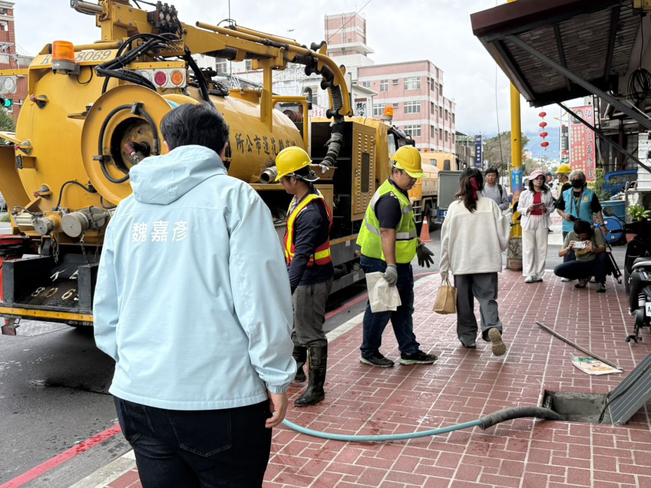 防汛準備    市長視察國魂里排水溝清淤   確保暢通與環境衛生