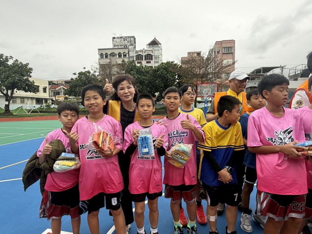 第一獅子會會捐贈吉安鄉三校    籃球、挑繩  鄉長游淑貞：共同為國家培育體育人才插图5