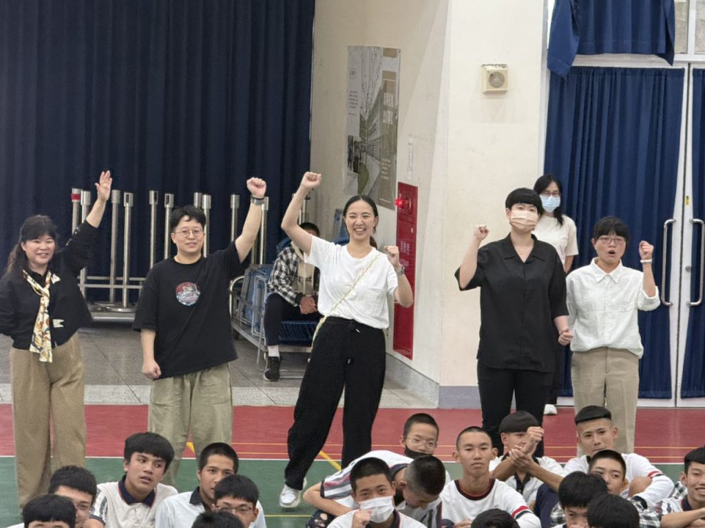 吉安鄉長游淑貞化仁國中    祝褔學子們青年節快樂  擘畫技藝生未來發展插图5