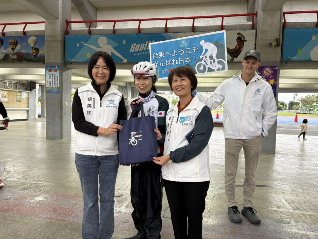 環島騎行謝311恩情     一青妙率團抵東    延續介達國小與日校跨國情誼插图