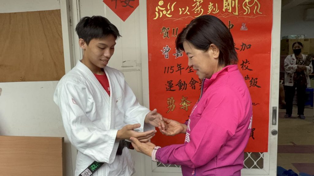 全中運花蓮柔道首金     游淑貞貼紅榜祝賀曾嘉浩插图2