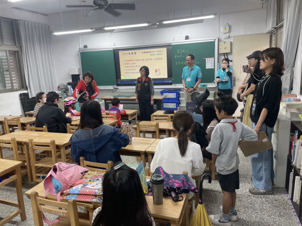 Show and Tell    國小低年級英語口說競賽    展現自信與創意插图