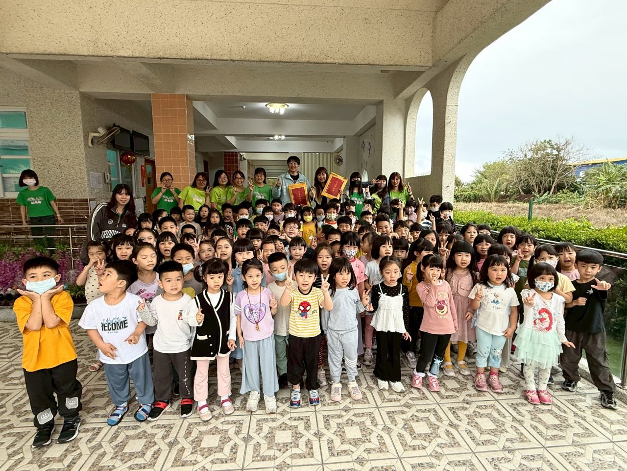 魏嘉彥兒童節暖心送禮　祝福學童快樂成長缩略图