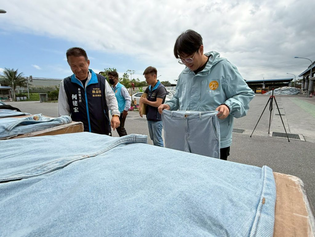 如興捐贈300件褲裝　縣議員魏嘉賢媒合送暖　市長魏嘉彥代表受贈插图1