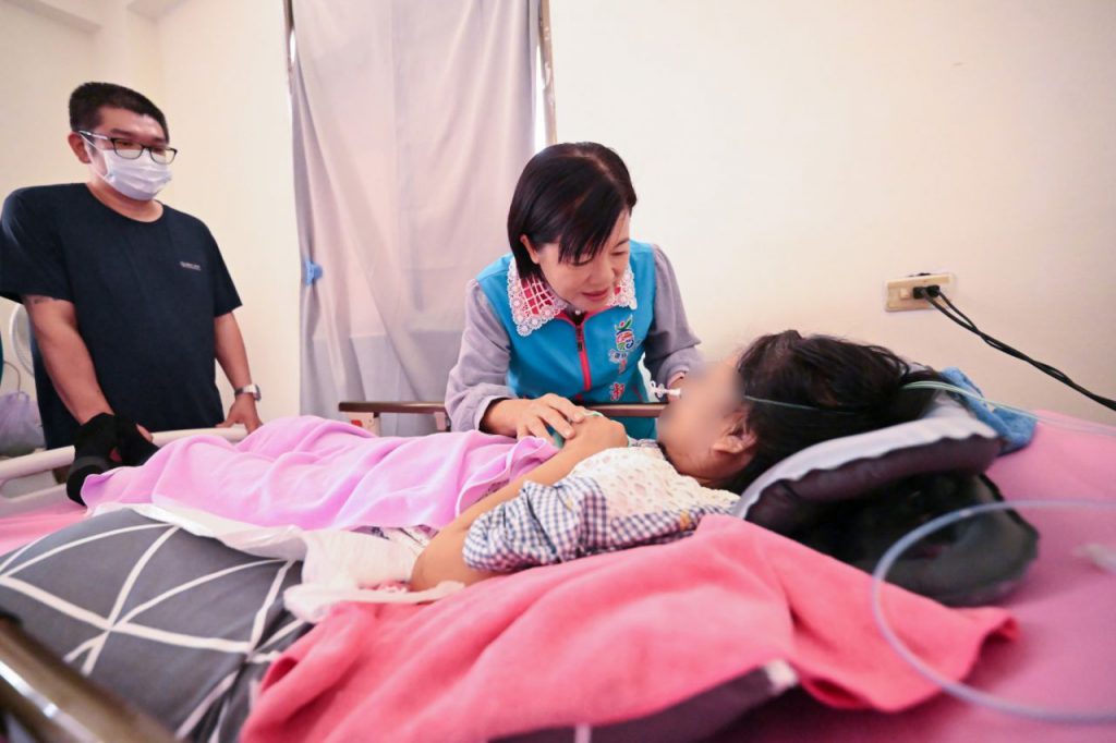 吉安鄉啟動弱勢急難救助    鄉長游淑貞連結資源親赴案家探視關懷插图1