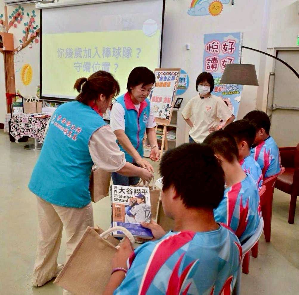 423世界書香日    游淑貞邀吉安國中棒球小將分享熱血圖書插图1