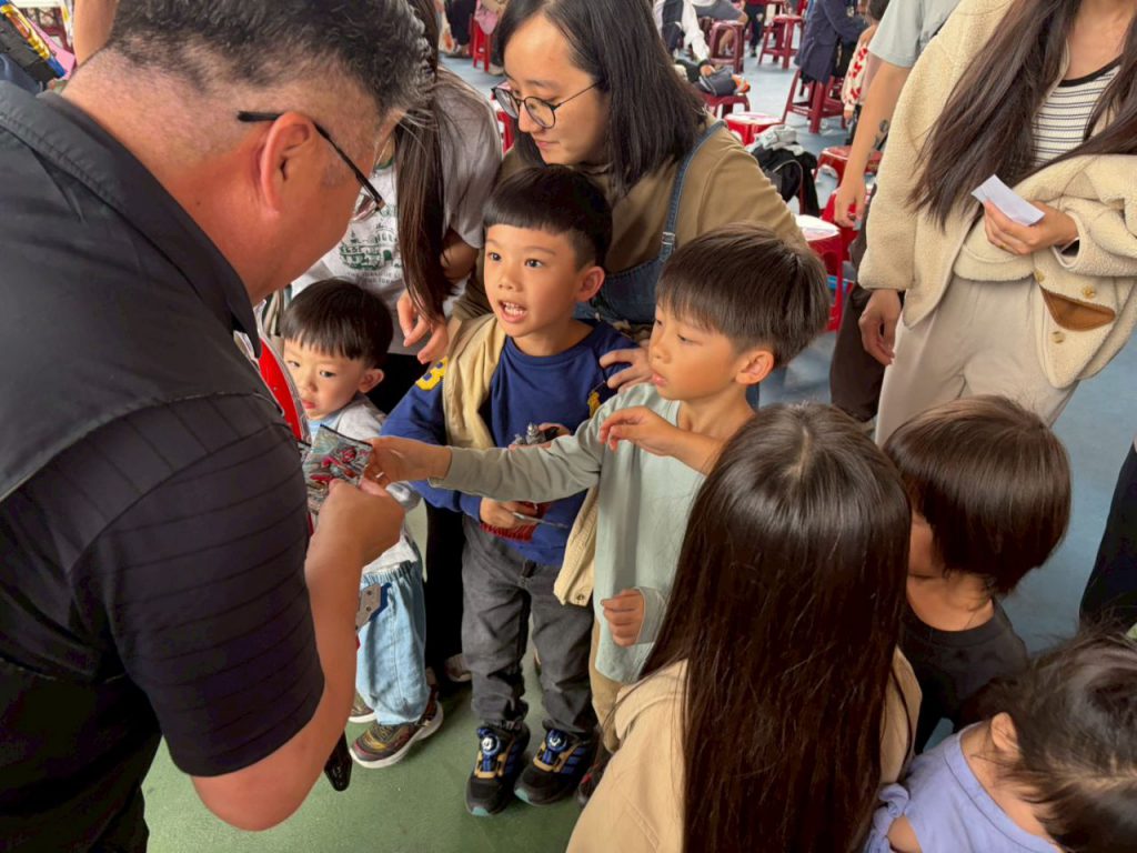 鄉代表高德安媒介    公所支持    超人力霸王〜傑洛vs貝利亞    驚喜現身吉安鄉插图2