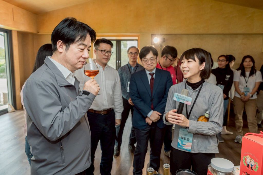 賴總統親訪肯定臺東紅烏龍職人匠心 府方洽詢採購細節插图 賴總統親訪肯定臺東紅烏龍職人匠心 府方洽詢採購細節插图