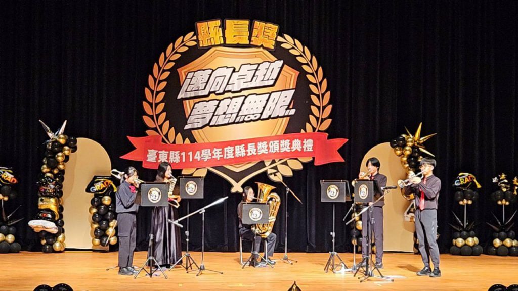 214位國中小畢業生獲縣長獎    饒慶鈴勉學子勇敢追夢插图3