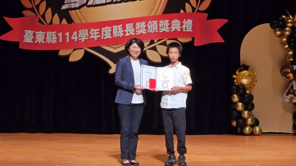 214位國中小畢業生獲縣長獎    饒慶鈴勉學子勇敢追夢插图