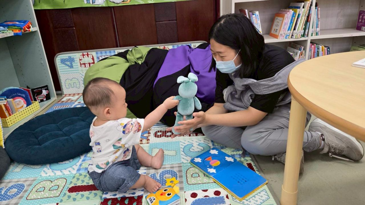 讀好書    說好話    美麗九九     妝點溫馨五月缩略图