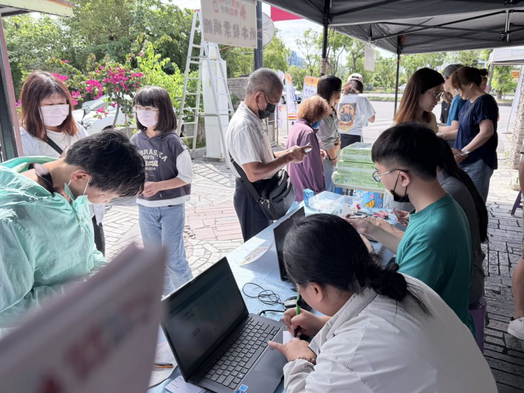 挽袖捐熱血   發票送愛心   稅務局邀民眾一起做公益插图1