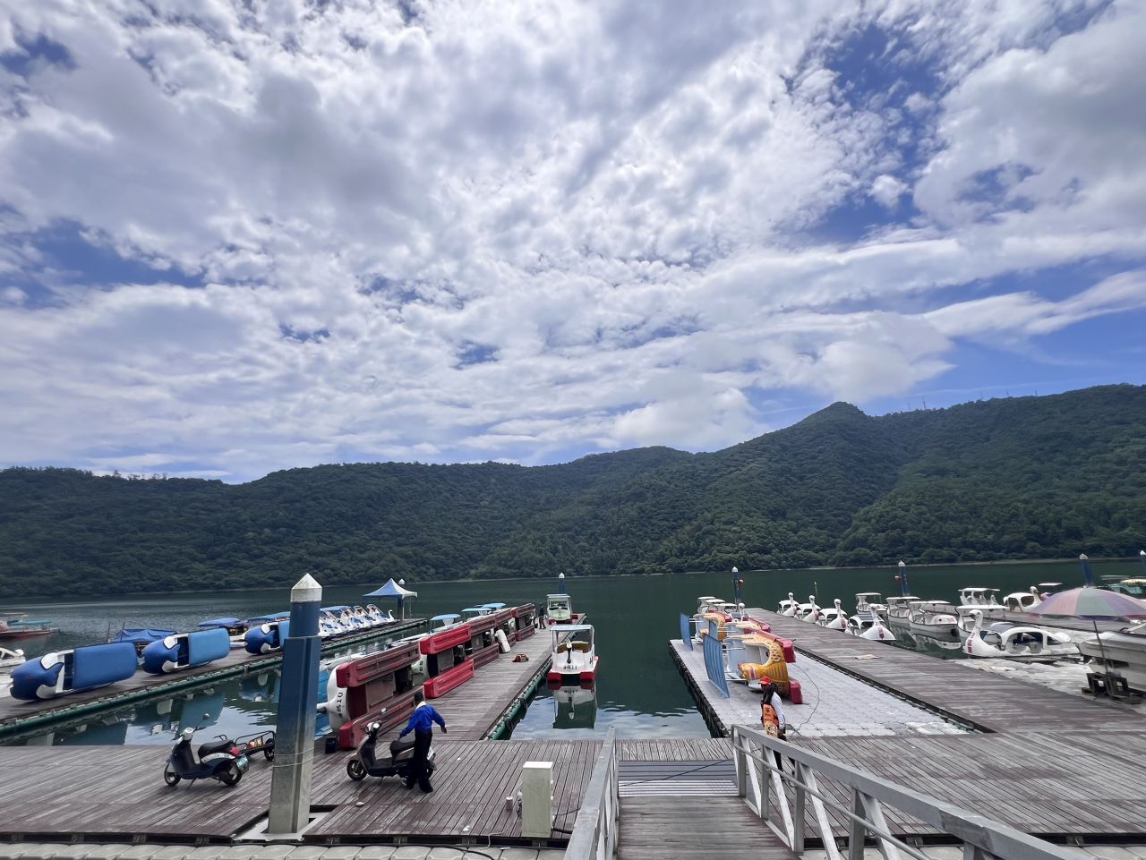 安全第一、產業並重     縣府鯉魚潭關心浮具檢測進度缩略图