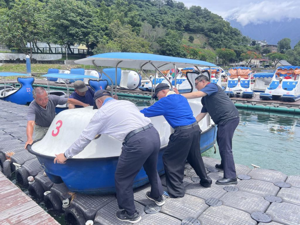 安全第一、產業並重     縣府鯉魚潭關心浮具檢測進度插图1