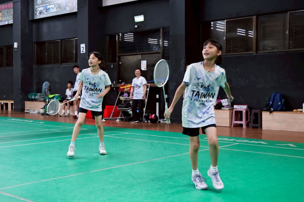「洄瀾羽之鷹」香川青少年國際羽球公開賽奪冠    游淑貞貼紅榜表揚插图3