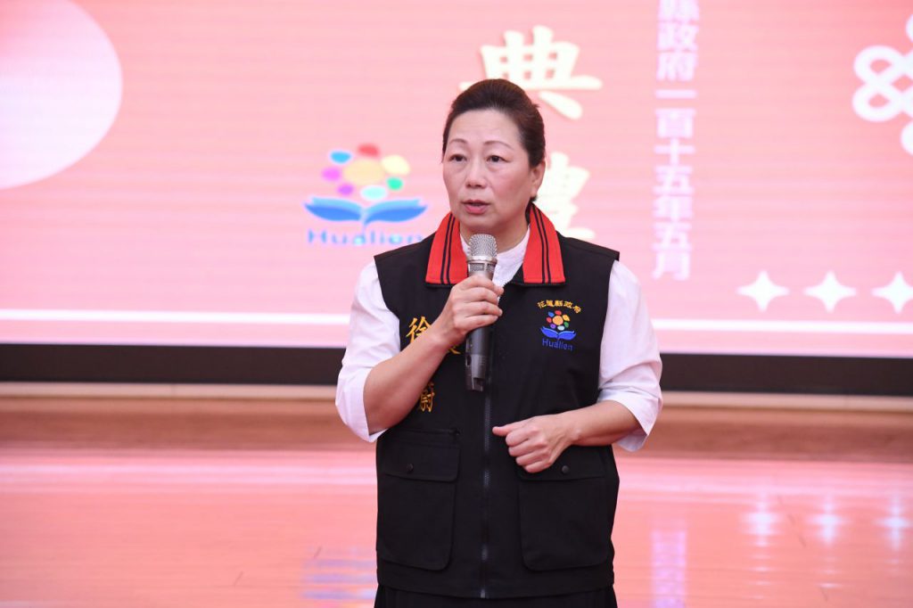 花蓮縣政府5月份升旗典禮　表揚業務達人與圓夢團隊插图
