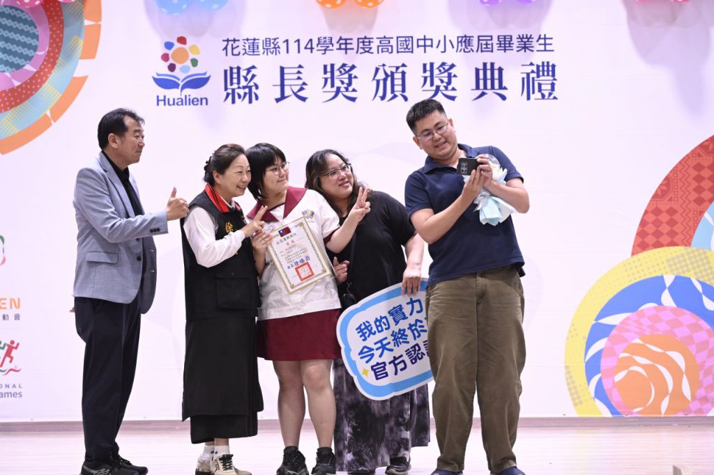 114學年度高國中應屆畢業生縣長獎頒獎典禮   交織著榮耀與感恩插图3