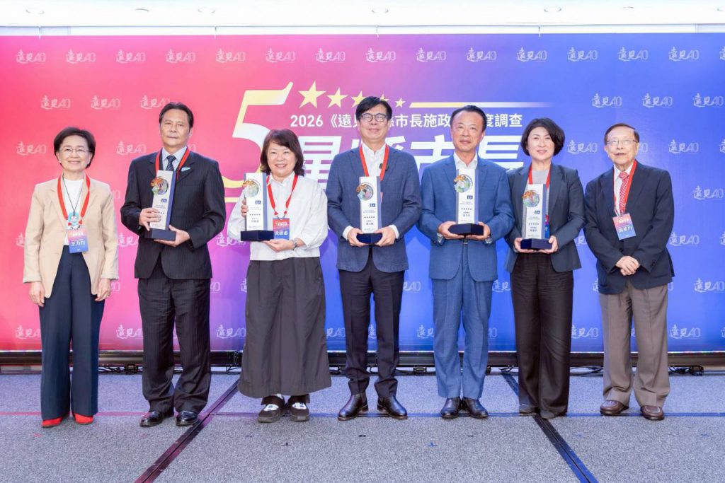 「慢經濟」治理獲肯定    連3年獲《遠見》五星縣長  饒慶鈴出席頒獎典禮插图2