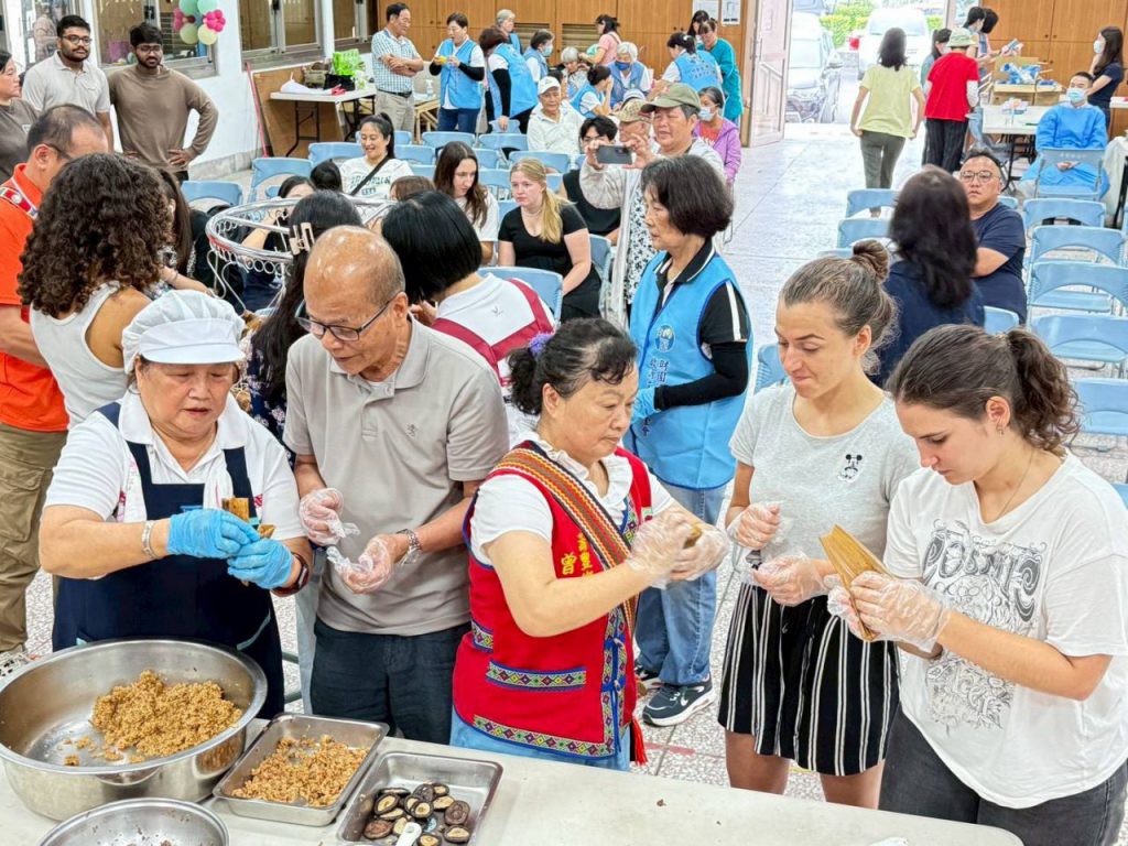 端午送暖跨國傳愛    壽豐攜手基金會與國際學生   包粽關懷弱勢插图