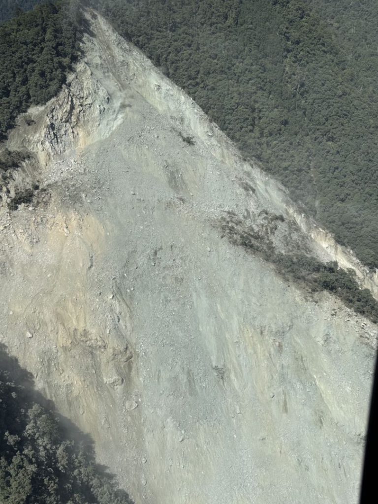 萬里溪上游堰塞湖完成空中勘查   花蓮分署公布初判結果並持續嚴密監控警戒插图2