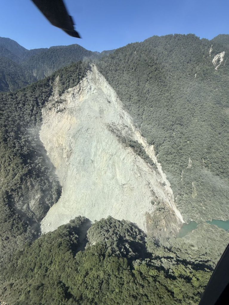 萬里溪上游堰塞湖完成空中勘查   花蓮分署公布初判結果並持續嚴密監控警戒插图1