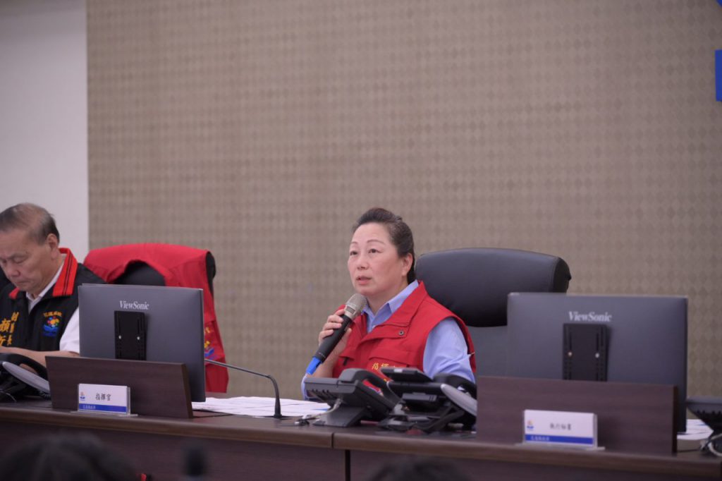 巴威陸警 縣長徐榛蔚主持應變會議 落實萬里溪堰塞湖警戒區強制撤離作業及防颱準備插图 巴威陸警 縣長徐榛蔚主持應變會議 落實萬里溪堰塞湖警戒區強制撤離作業及防颱準備插图