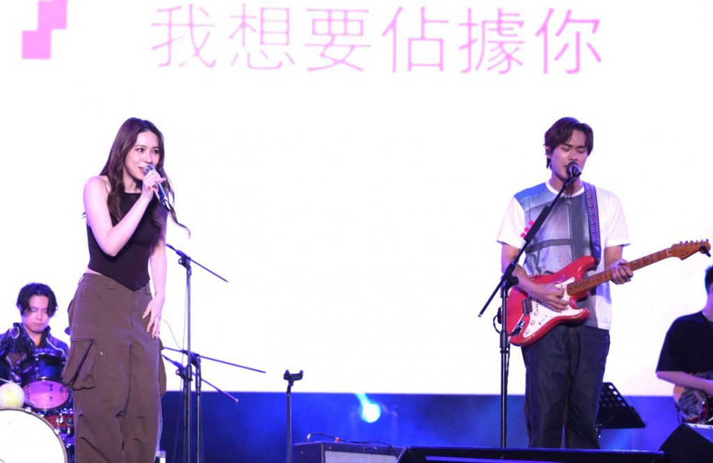 2026花蓮夏戀嘉年華圓滿落幕    東大門廣場人潮滿滿 享受夏夜聽歌看煙火插图2
