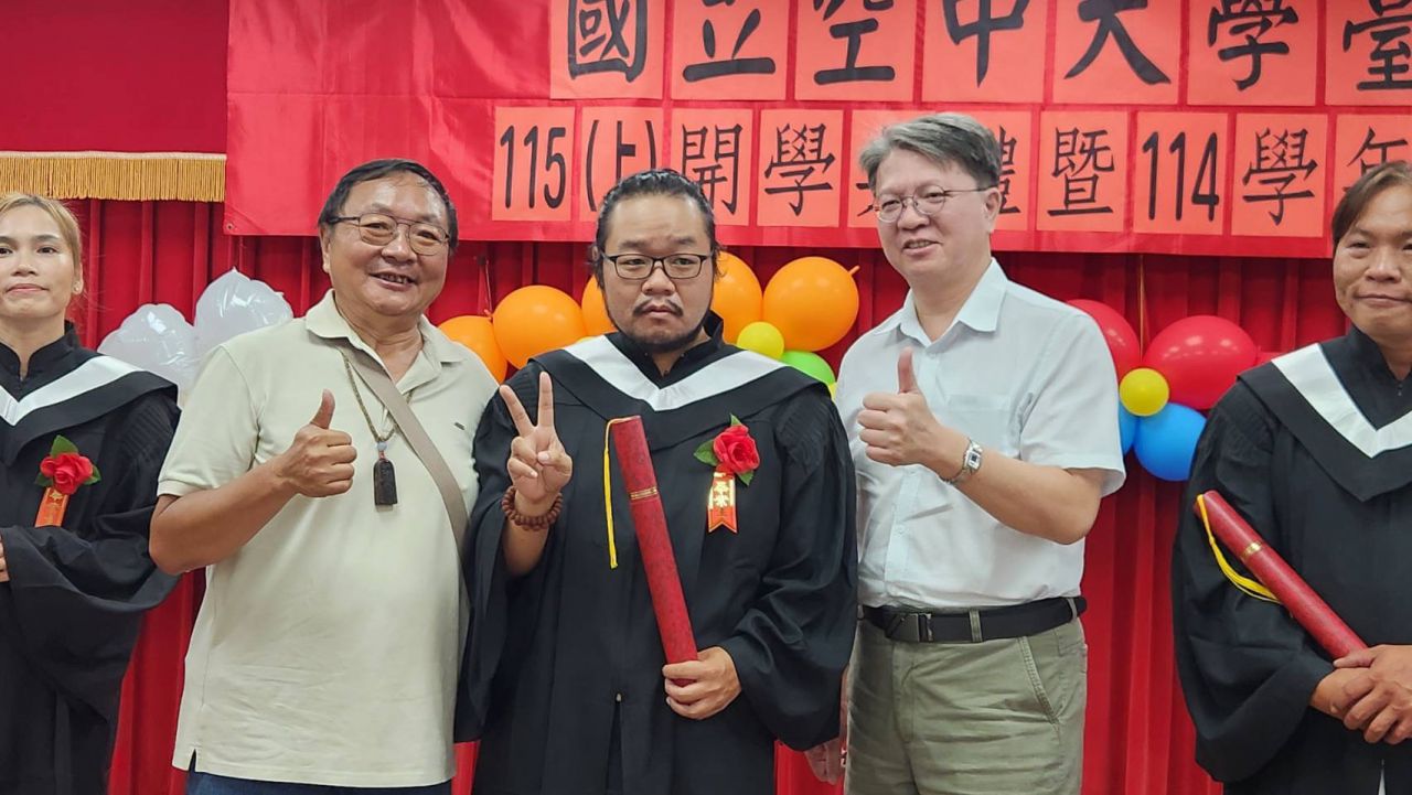 八年不放棄    48歲印尼新住民圓大學夢　空大臺東25名畢業生用堅持寫下人生新篇章缩略图