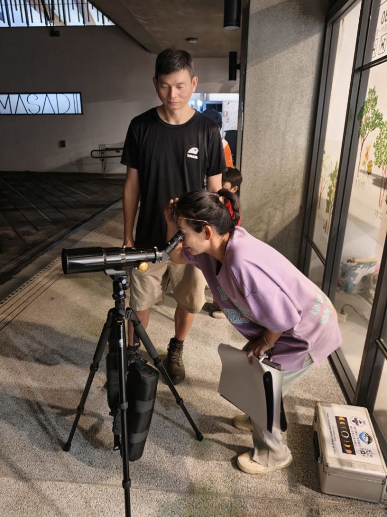 花蓮大農大富星空派對    數百民眾齊聚森林公園    共賞英仙座流星雨插图