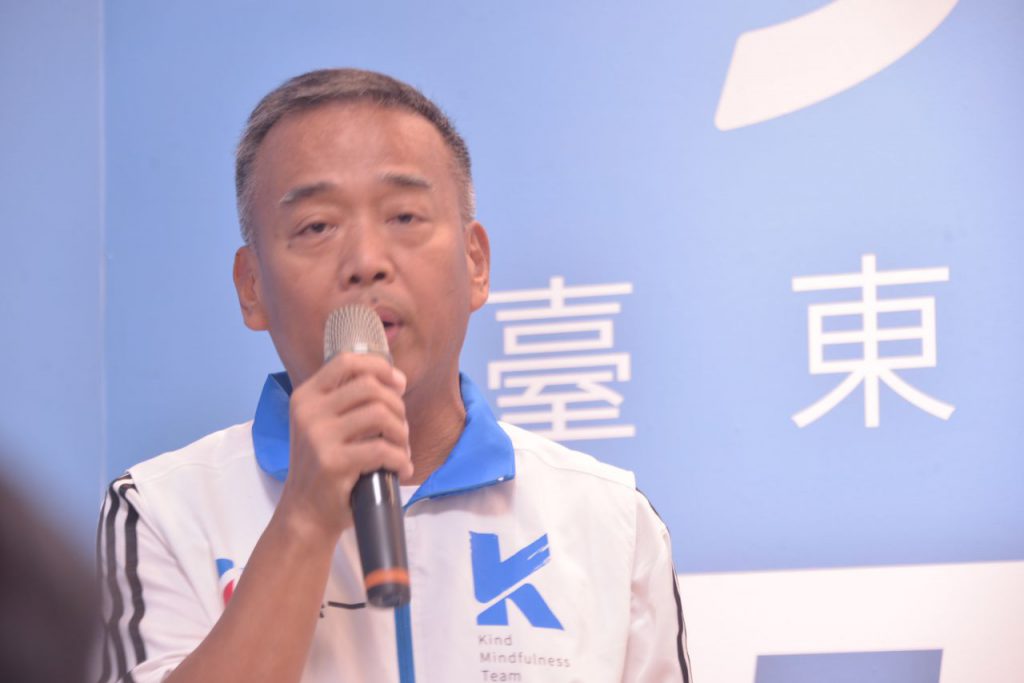 臺東縣長候選人吳秀華競選團隊亮相　饒慶鈴擁抱送「凍蒜」、黃健庭隔海力挺插图8